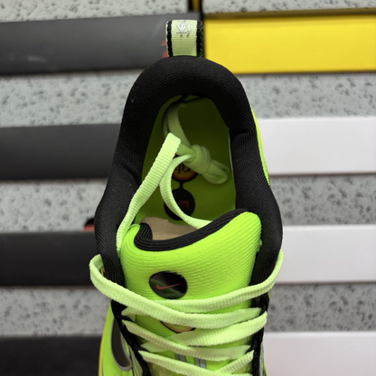Nike Vomero Plus SE - Ekiden Pack Volt
