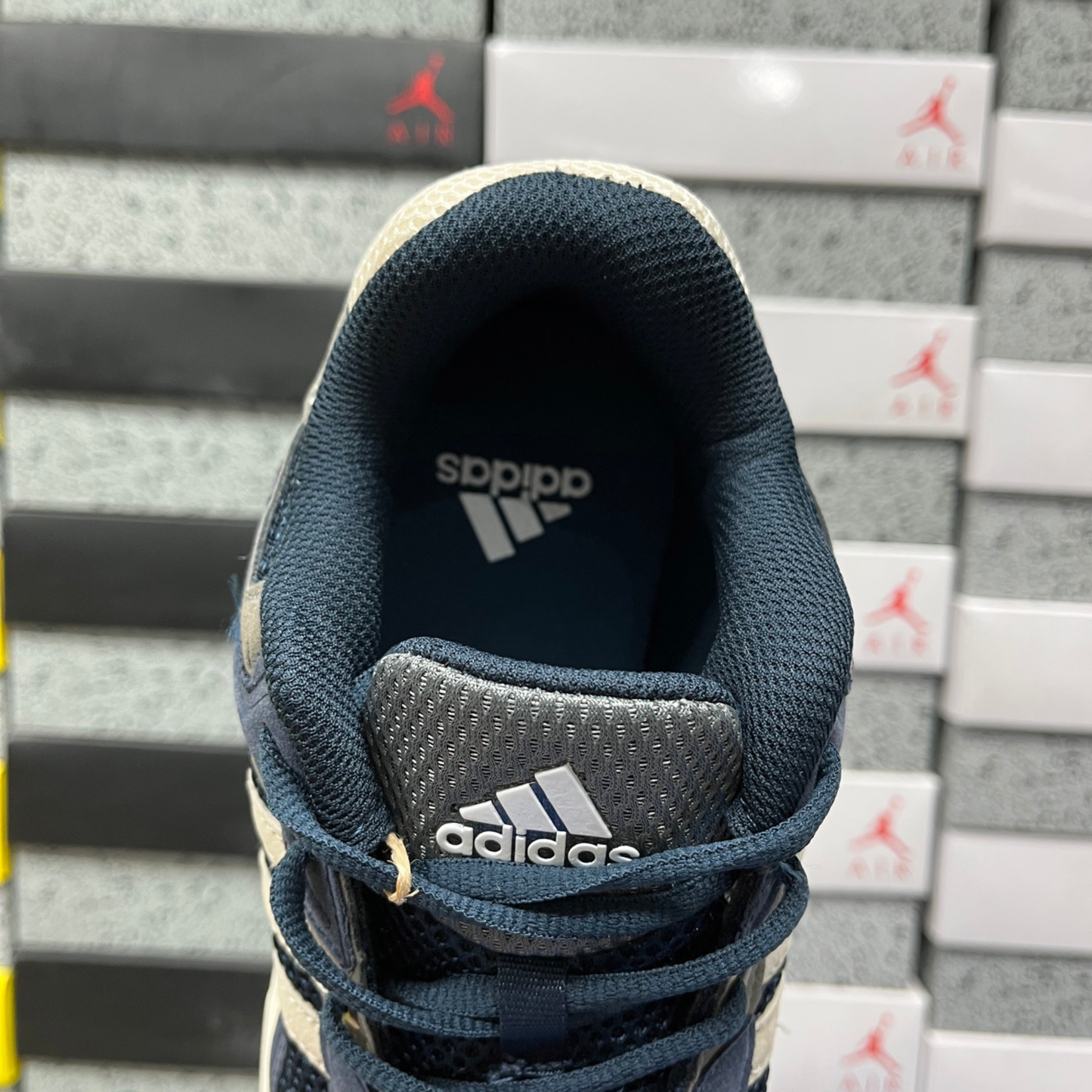 Adidas Response CL - Collegiate Navy Grey One
