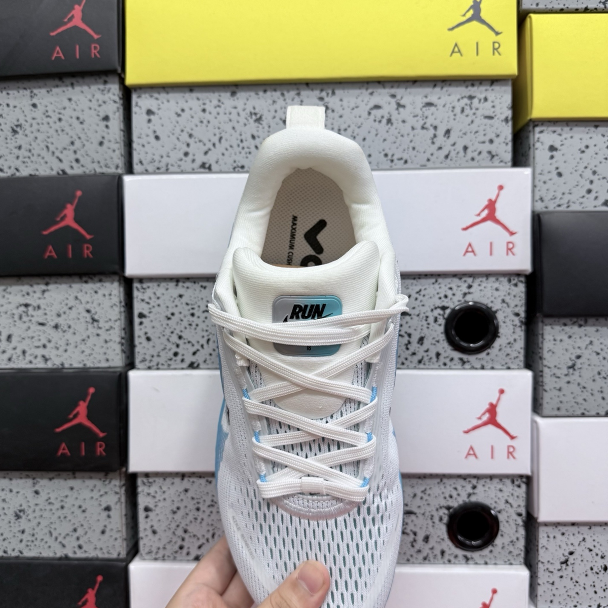 Nike Vomero 18 - White Blue Hero
