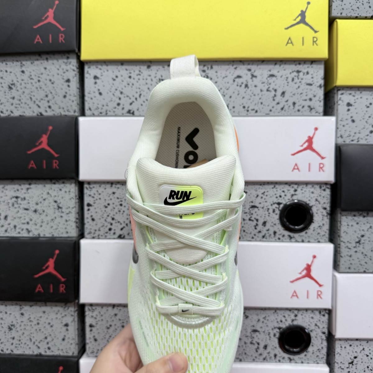 Nike Vomero 18 - Barely Green/Hyper Crimson/Barely Volt