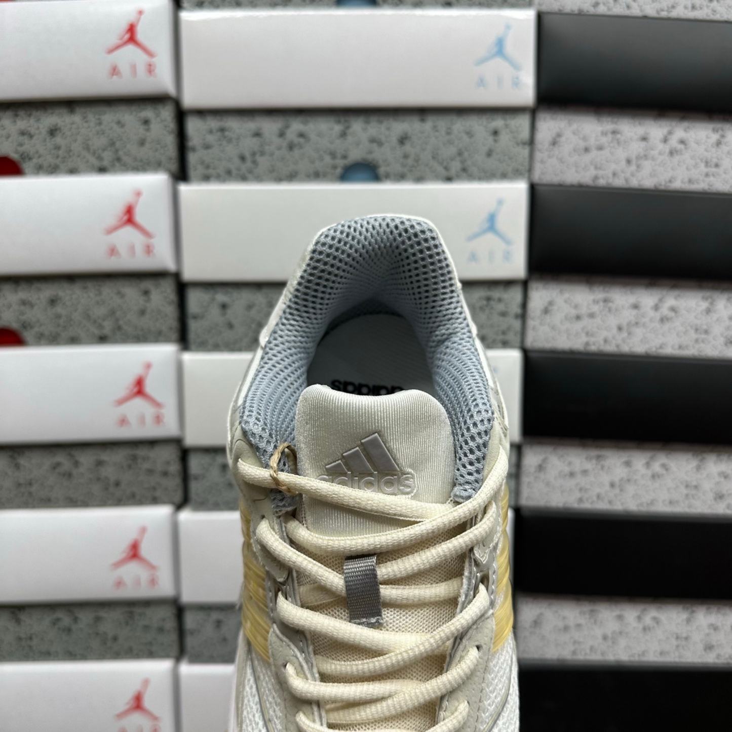 Adidas Response CL - Grey One Cream White Solar Gold