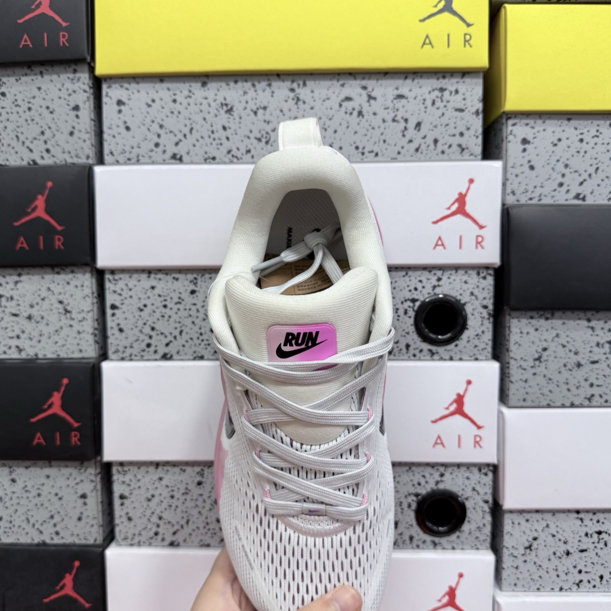Nike Vomero 18 - Summit White Elemental Pink