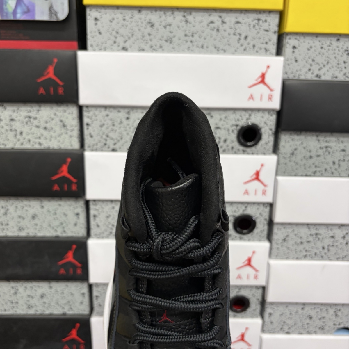Air Jordan 11 Retro - 72-10