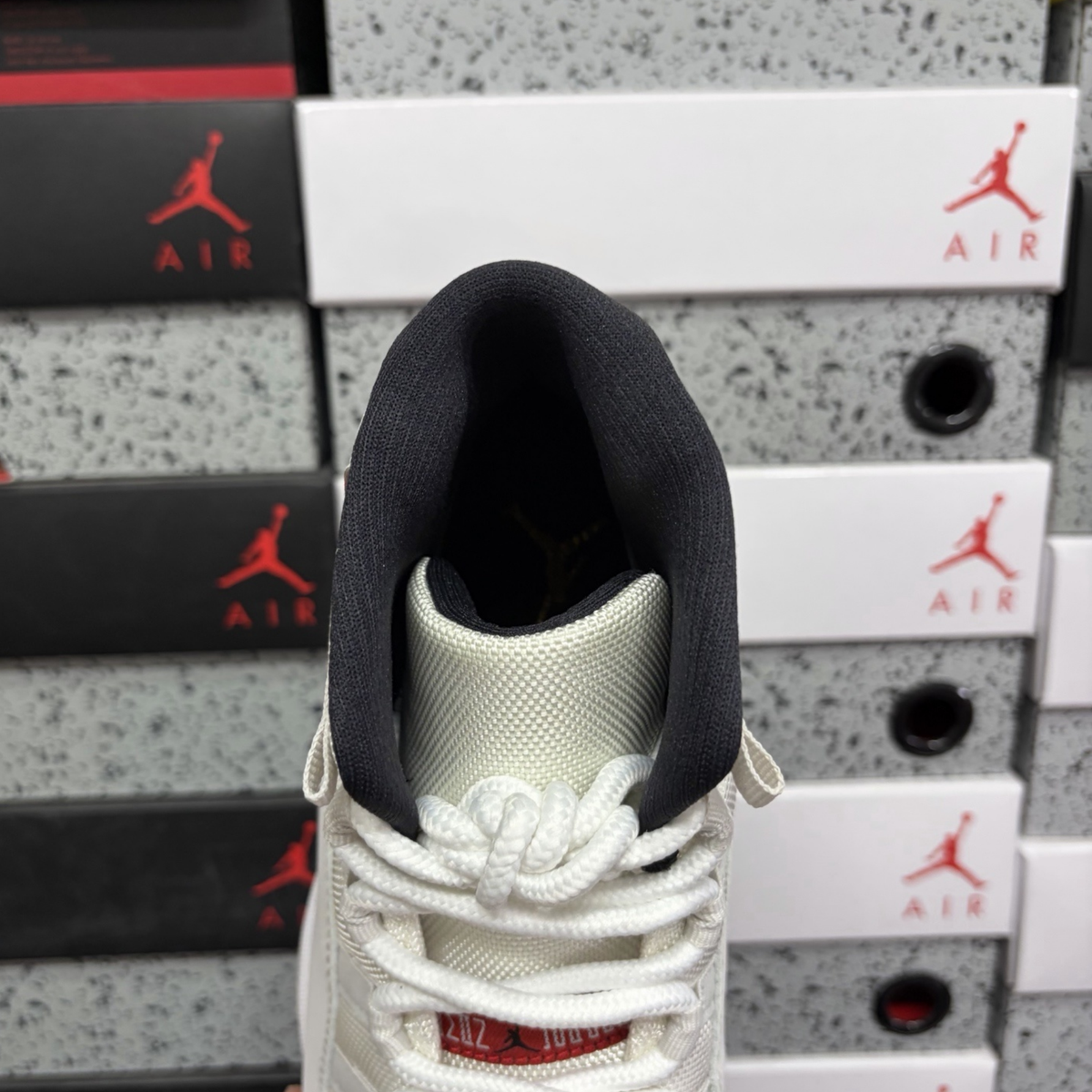 Air Jordan 11 Retro - Platinum Tint