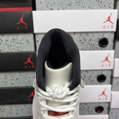 Air Jordan 11 Retro - Platinum Tint