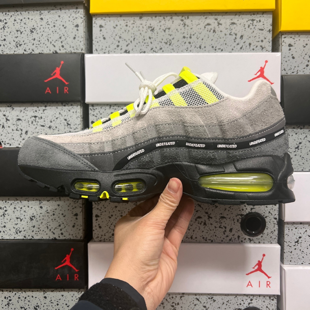 Air Max 95 x Undefeated - Geo NYC Neon
