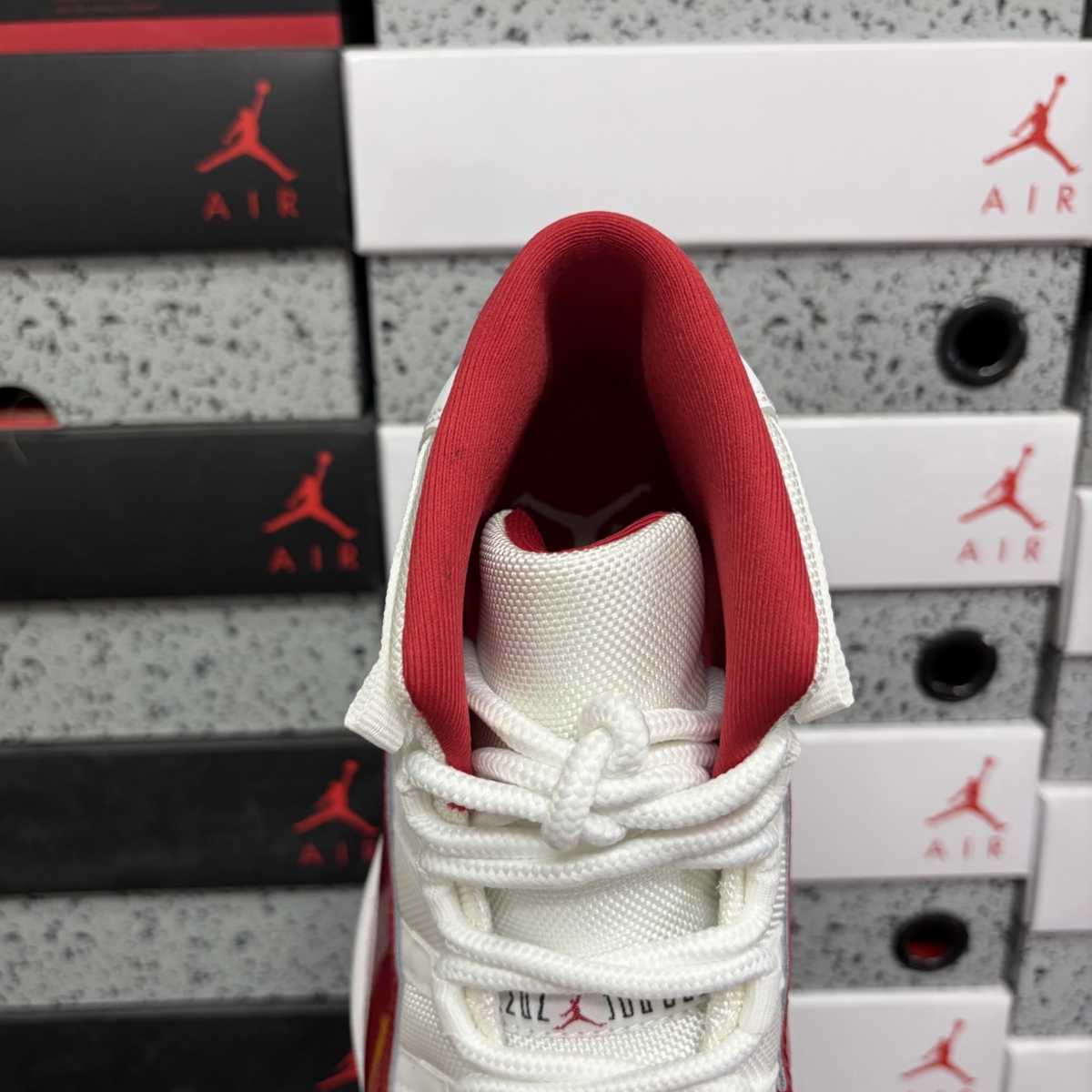 Air Jordan 11 Retro - Cherry