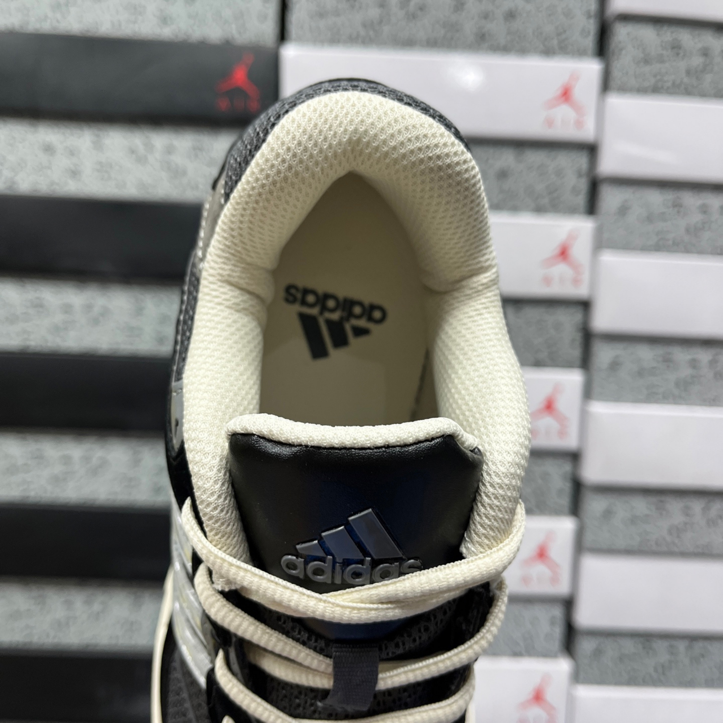 Adidas Response CL - Core Black Grey Four