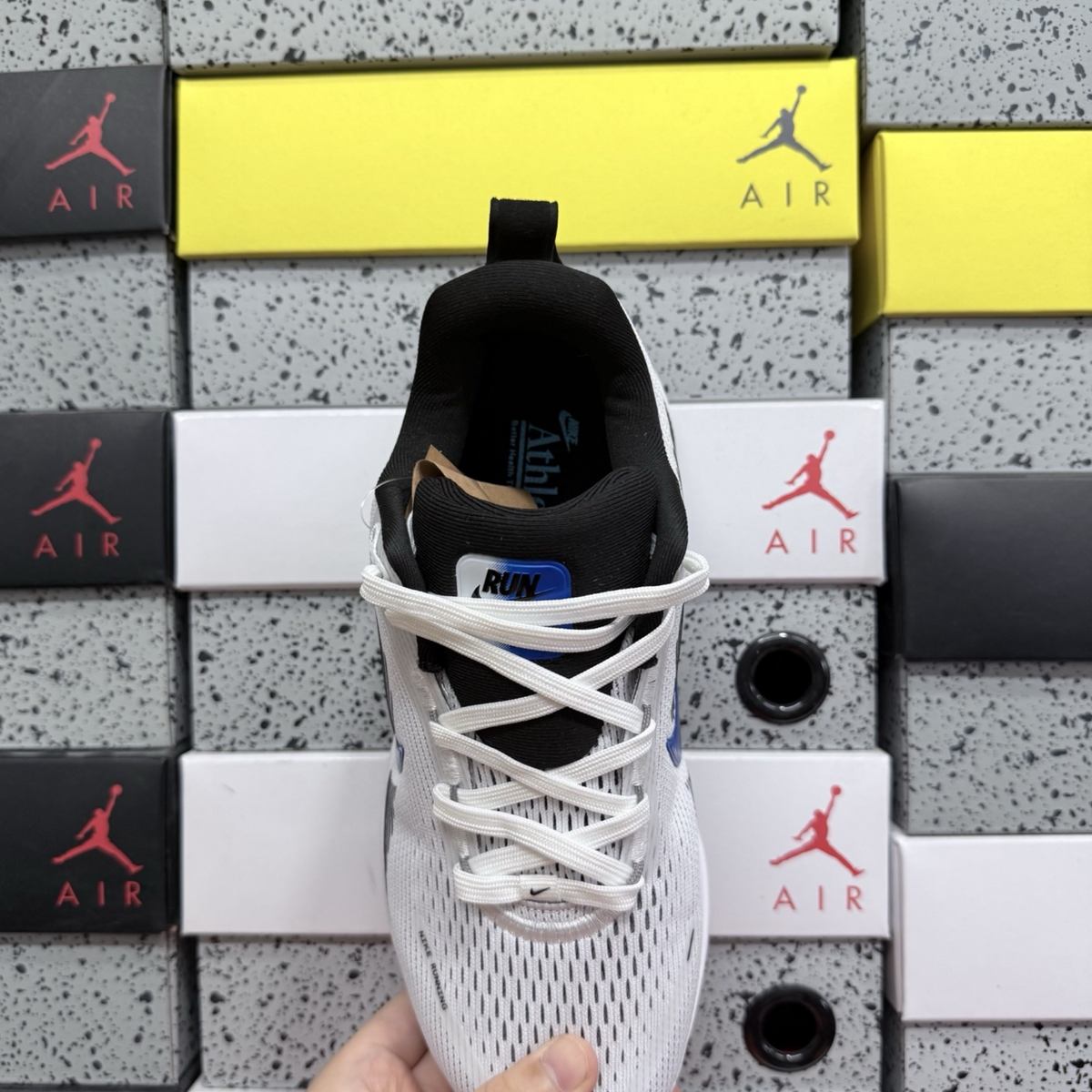 Nike Vomero 18 - White Black Sail Photo Blue