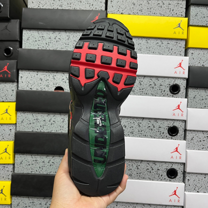 Air Max 95 x Undefeated - Black