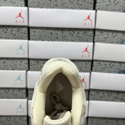 Bad Bunny x Adidas Response CL - Wonder White