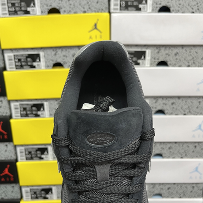 New Balance 2002R - Black Dark Grey