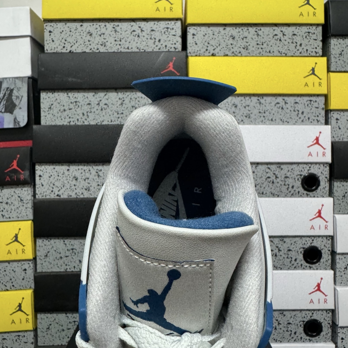 Air Jordan 4 Retro - Military Blue