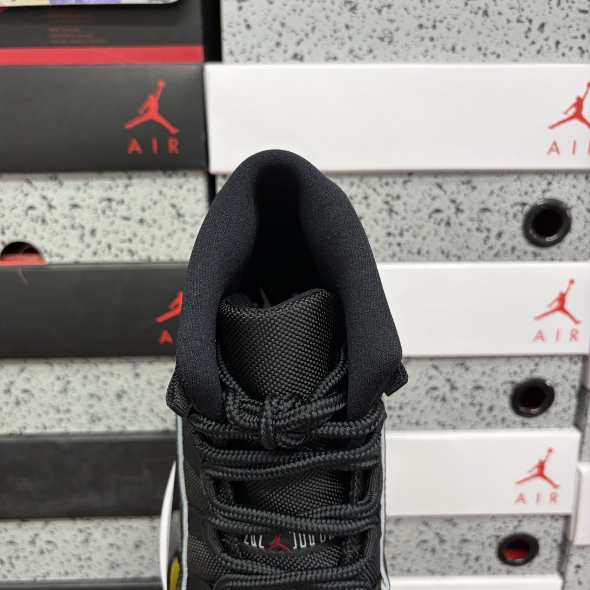 Air Jordan 11 Retro - Bred