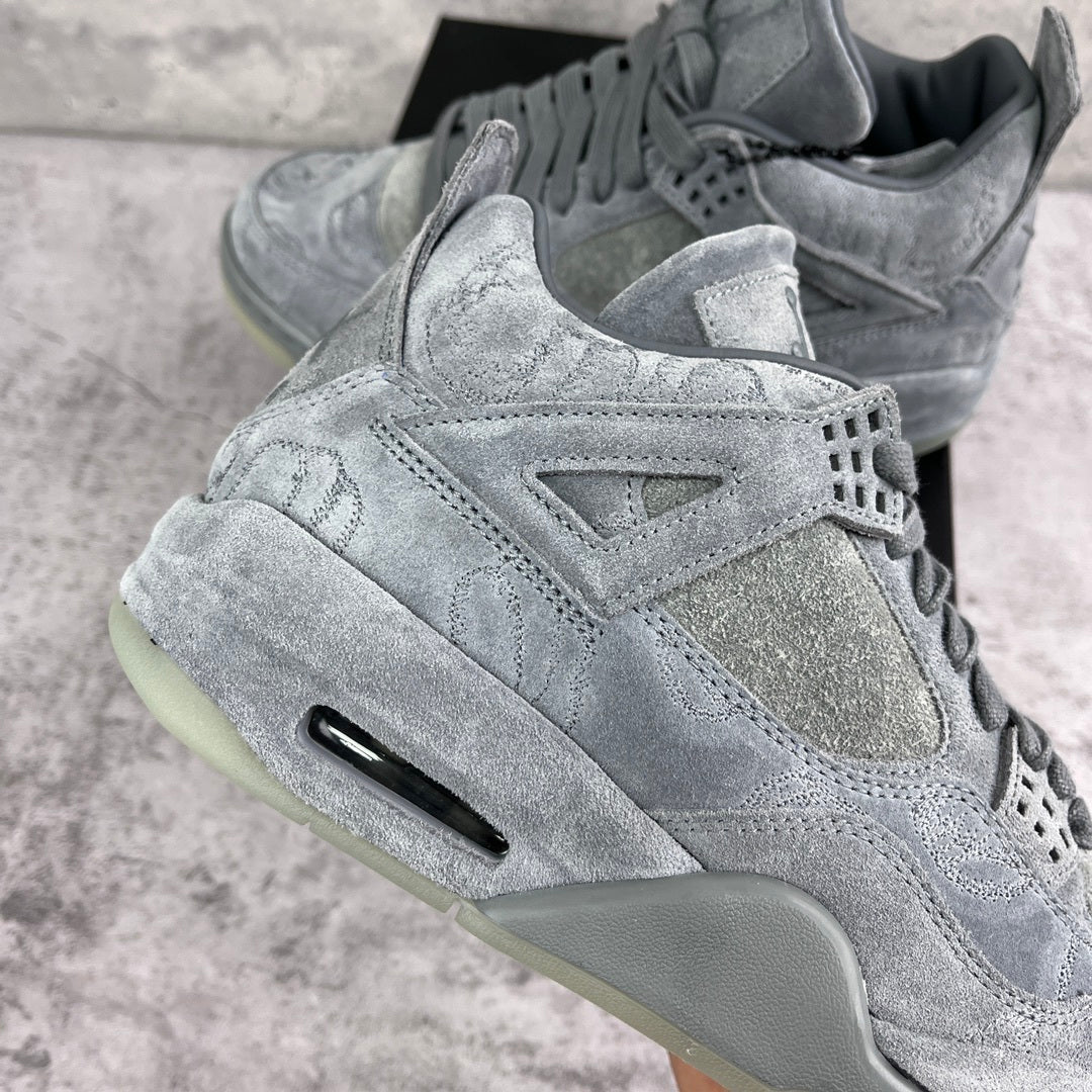 Air Jordan 4 - KAWS Cool Grey