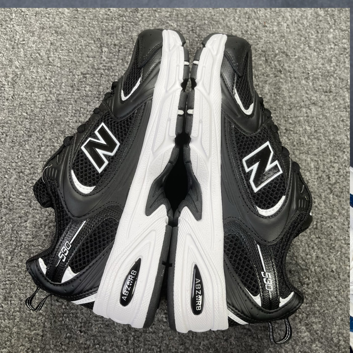 New Balance 530 - Black White