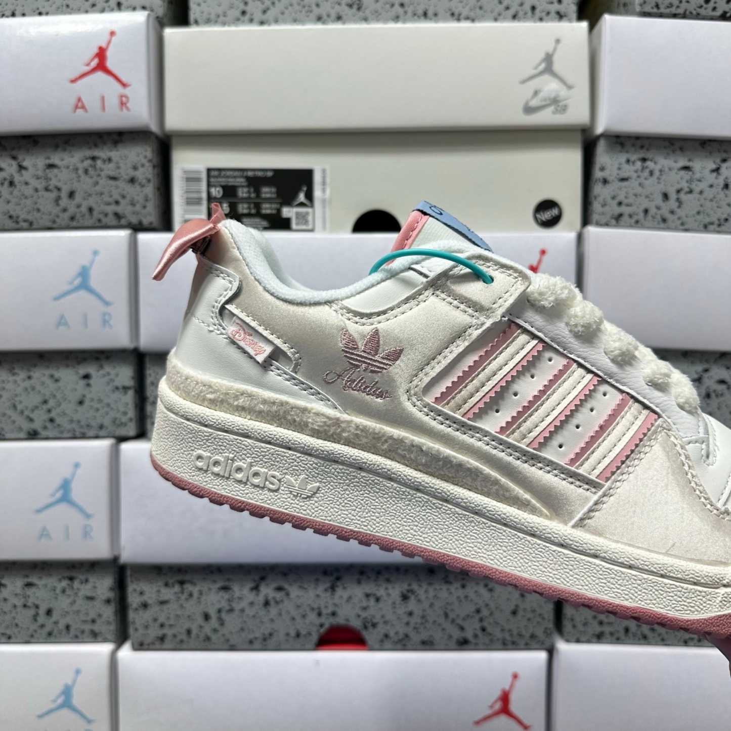 Adidas Forum Low x Disney - The Aristocats - Marie