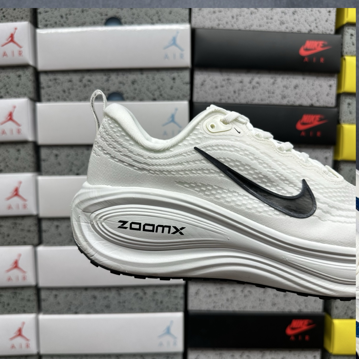 Nike Vomero Plus - White Black