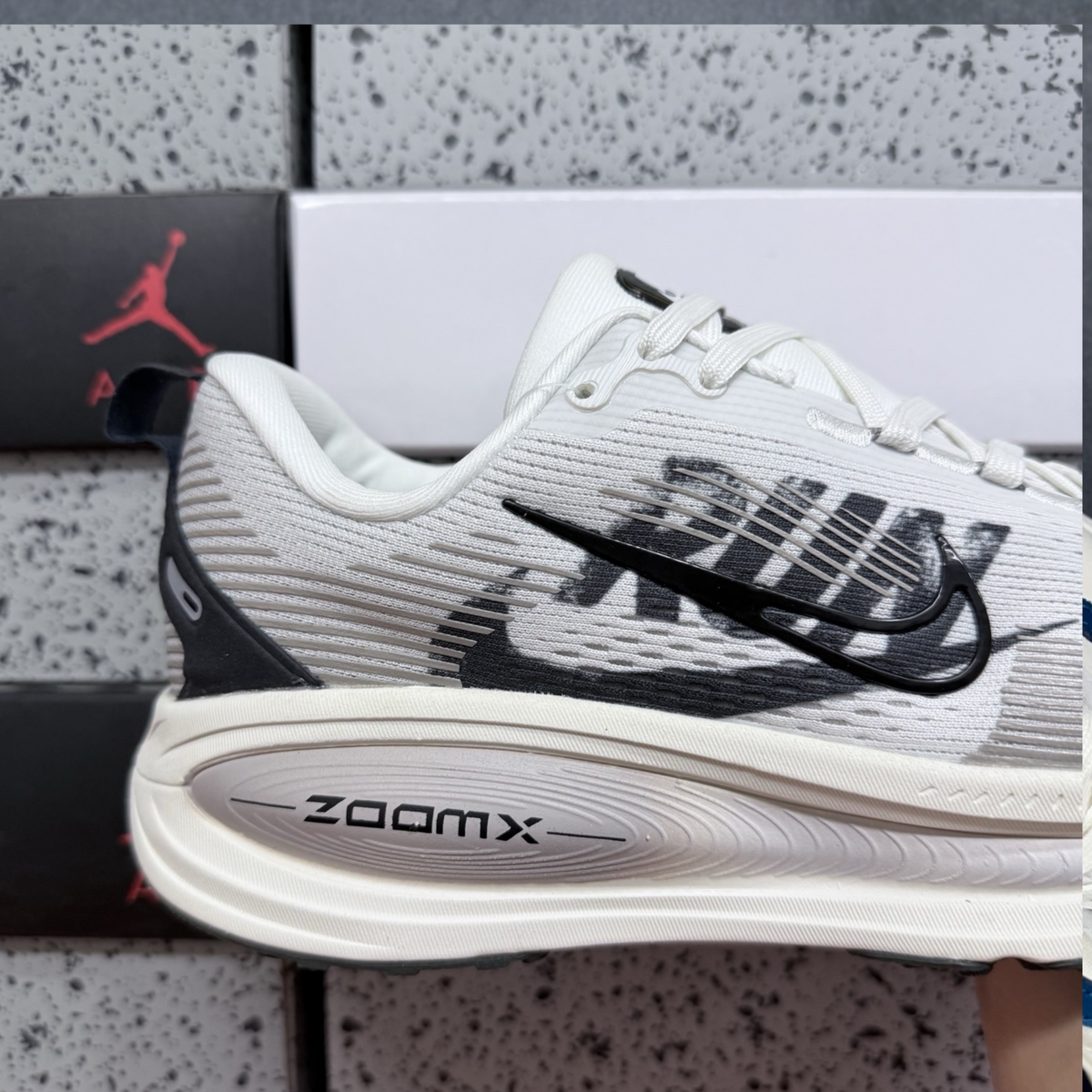 Nike Vomero 18 - Run Pack Summit White