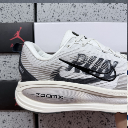 Nike Vomero 18 - Run Pack Summit White