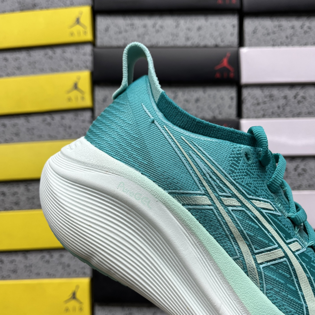 Asics Gel Nimbus 27 - Wave Teal / Illuminate Mint