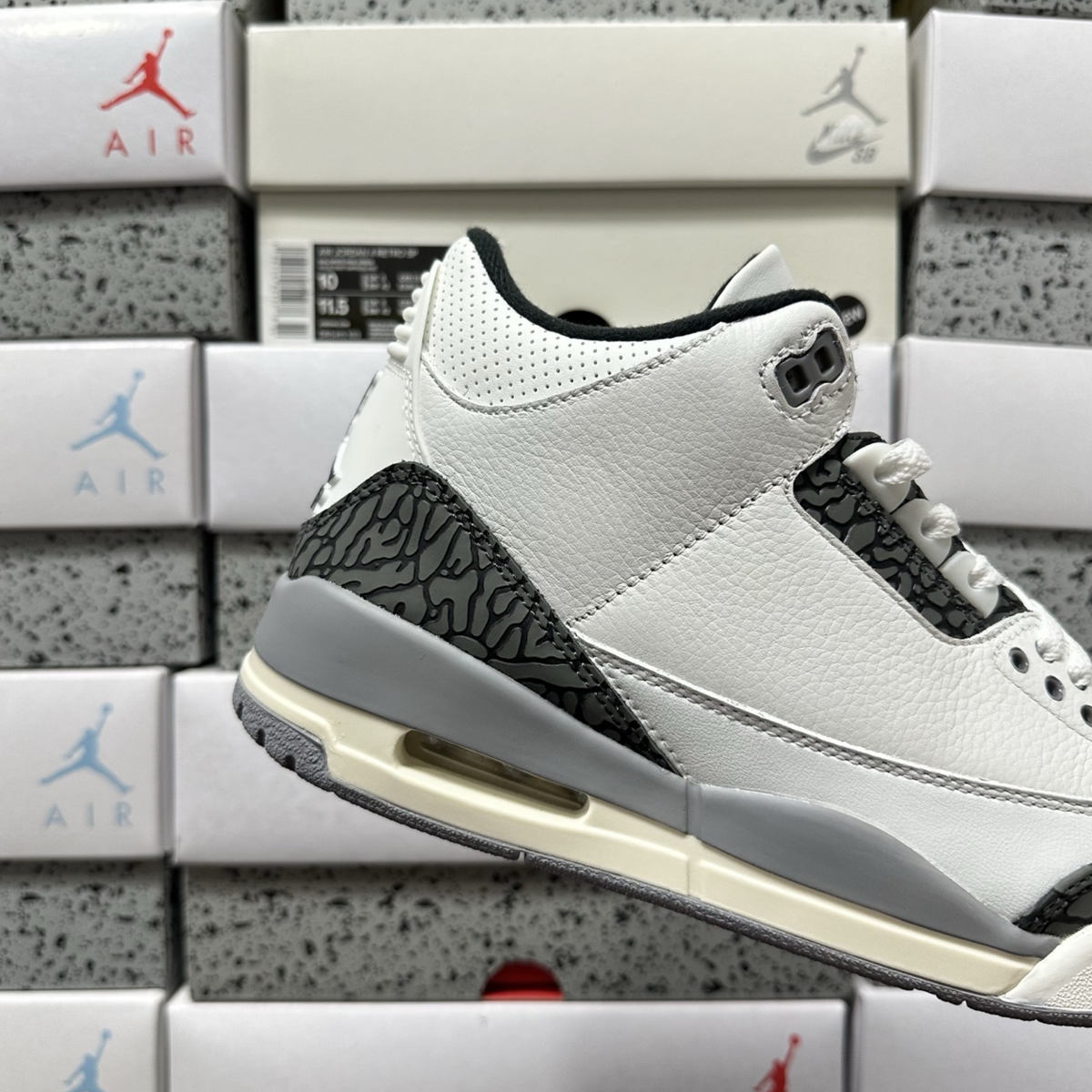 Air Jordan 3 Retro - Cement Grey