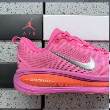 Nike Vomero 18 - Digital Pink/Hyper Orange