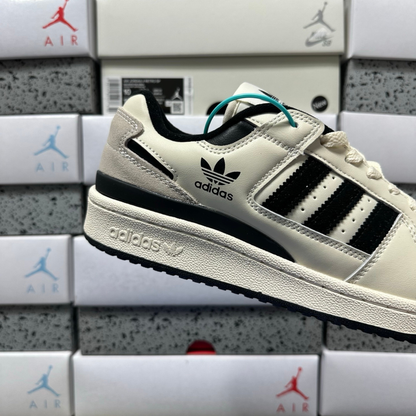 Adidas Forum Low - Core Black / Cream White
