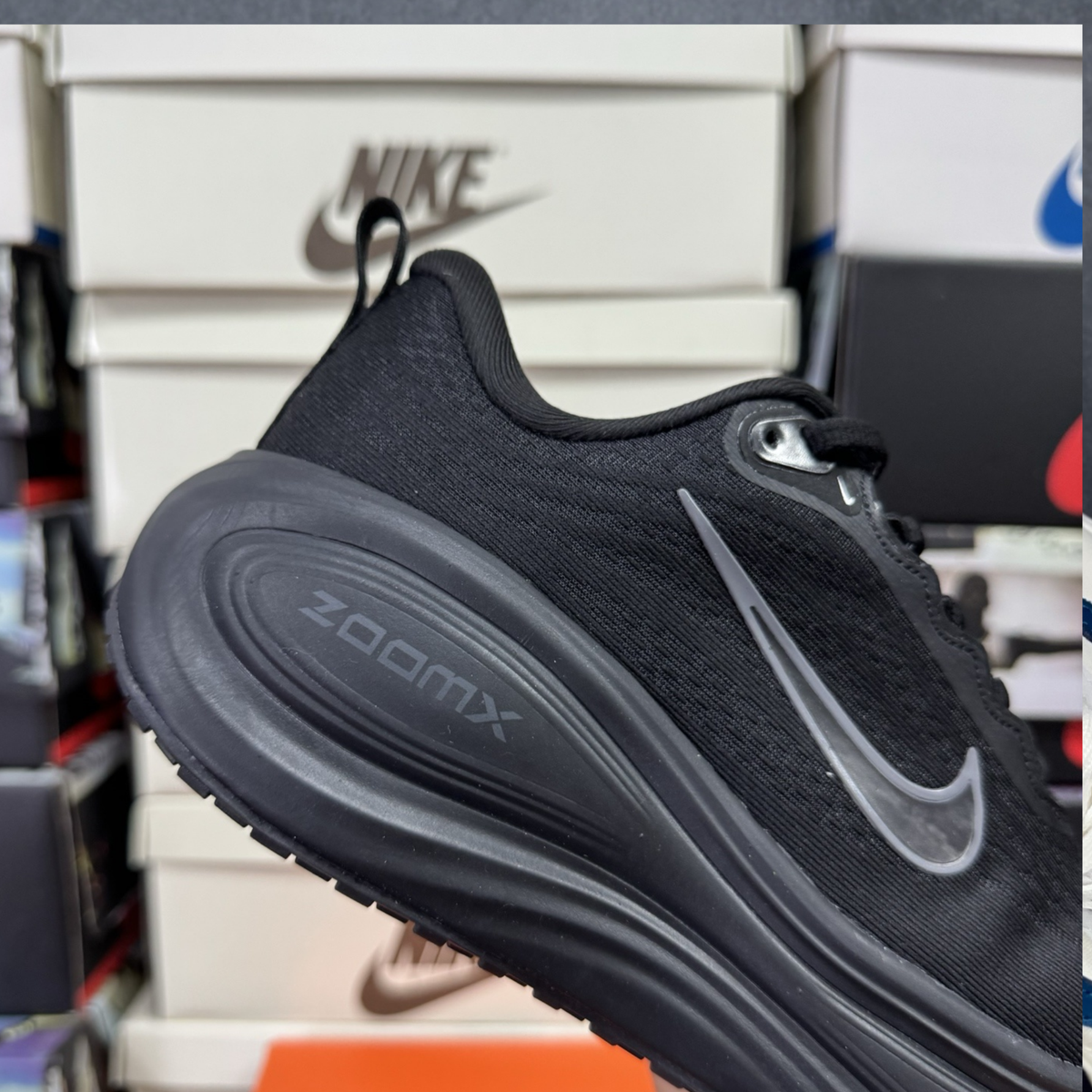 Nike Vomero Plus - Triple Black