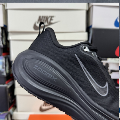 Nike Vomero Plus - Triple Black