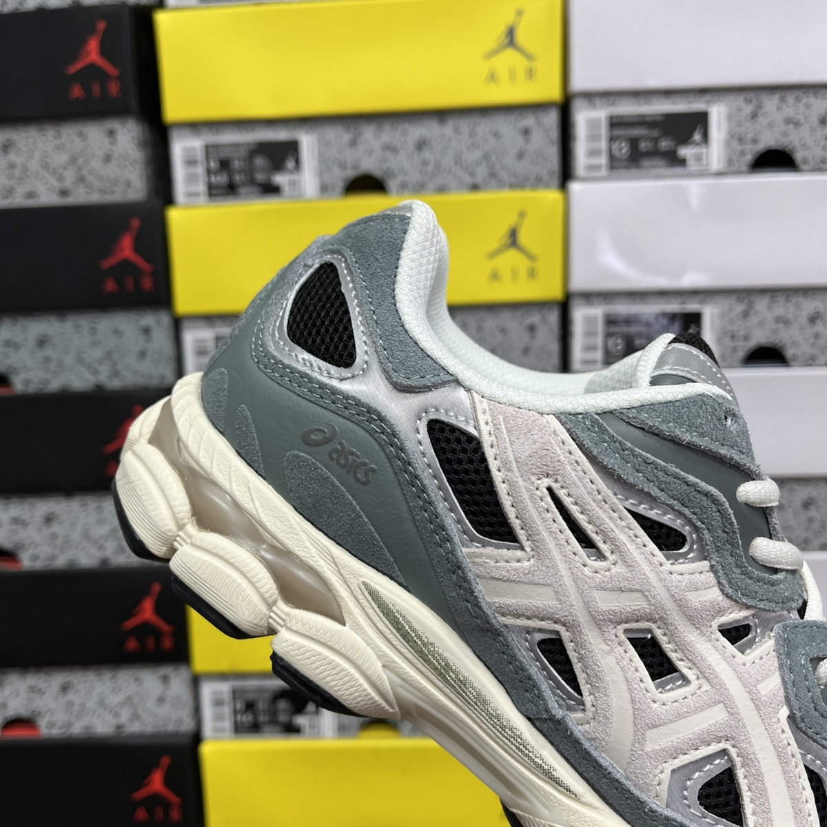 Asics Gel NYC - Graphite Grey Smoke Grey