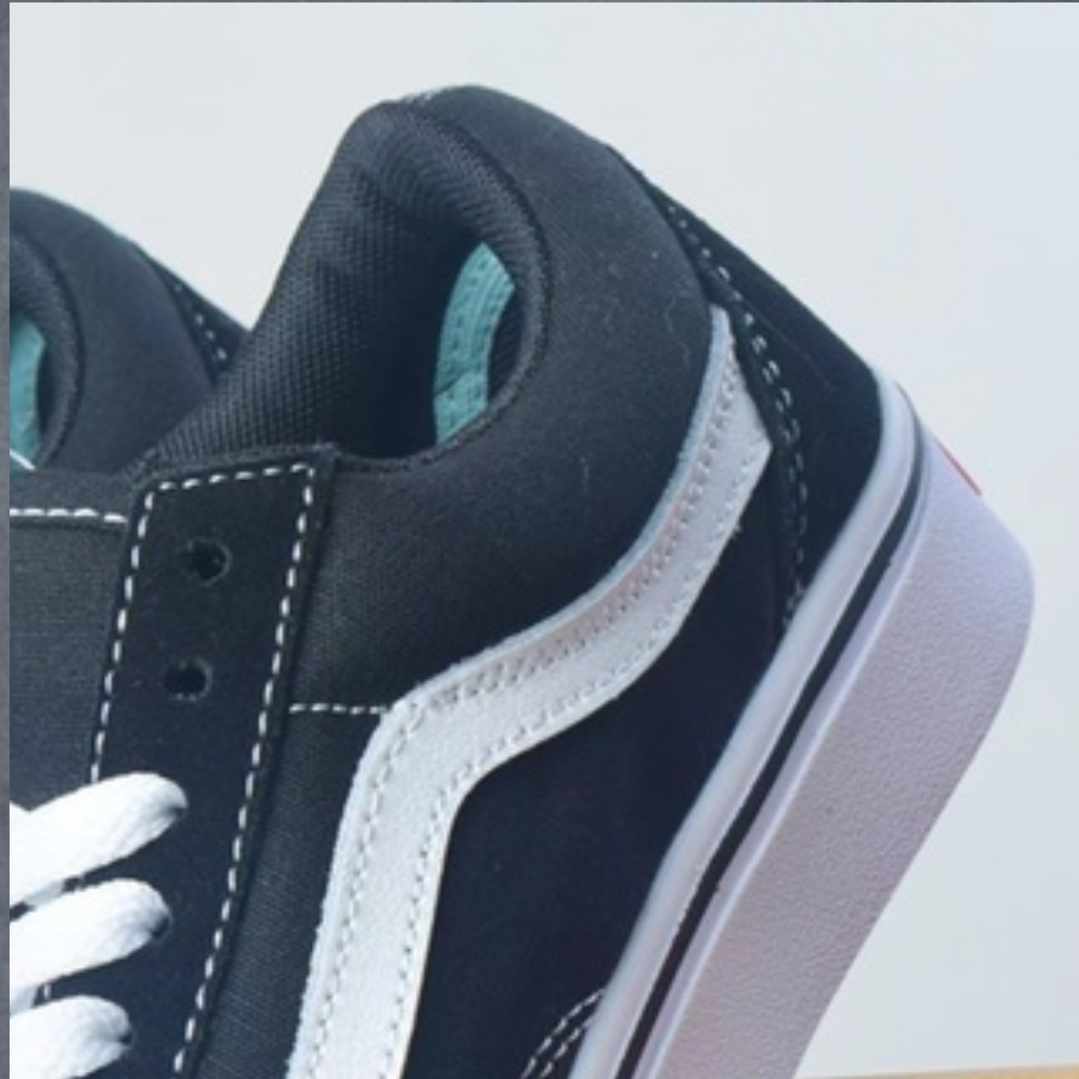 Vans ComfyCush Old Skool - Black/True White