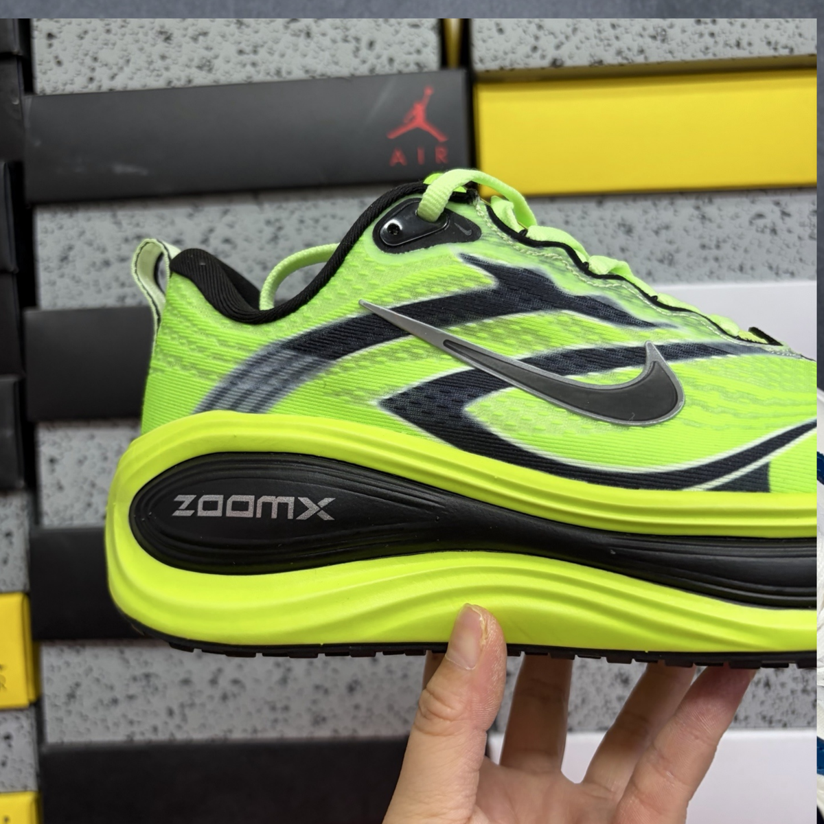 Nike Vomero Plus SE - Ekiden Pack Volt