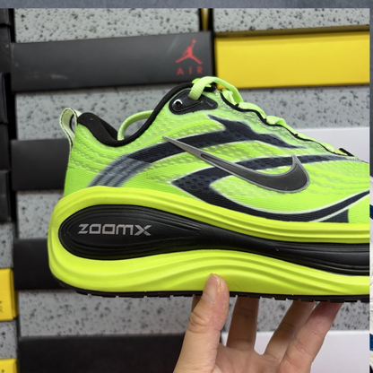 Nike Vomero Plus SE - Ekiden Pack Volt