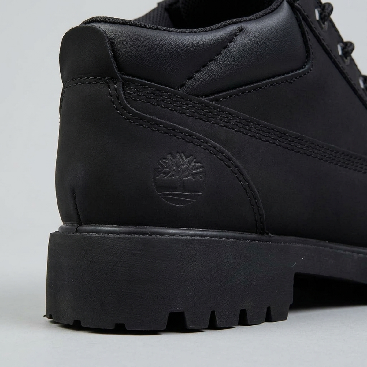 Timberland Heritage Mid Waterproof Chukka Boot - Black