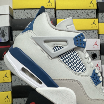 Air Jordan 4 Retro - Military Blue