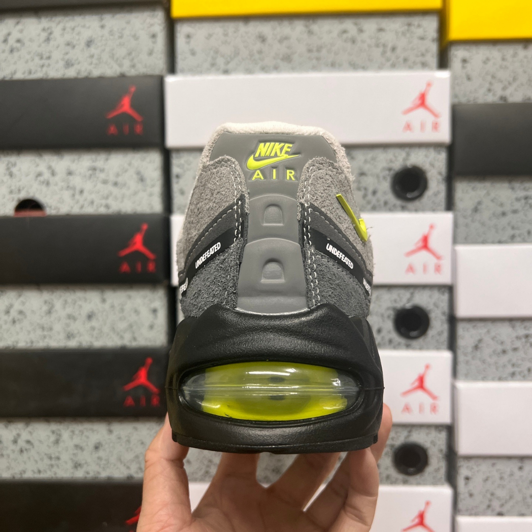 Air Max 95 x Undefeated - Geo NYC Neon