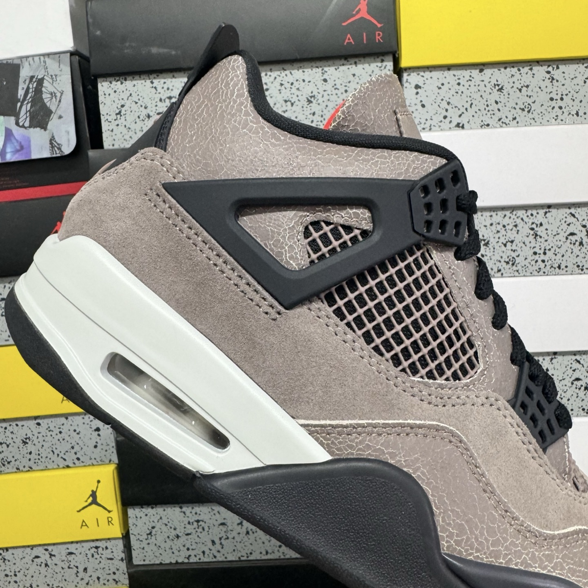 Air Jordan 4 Retro - Taupe Haze