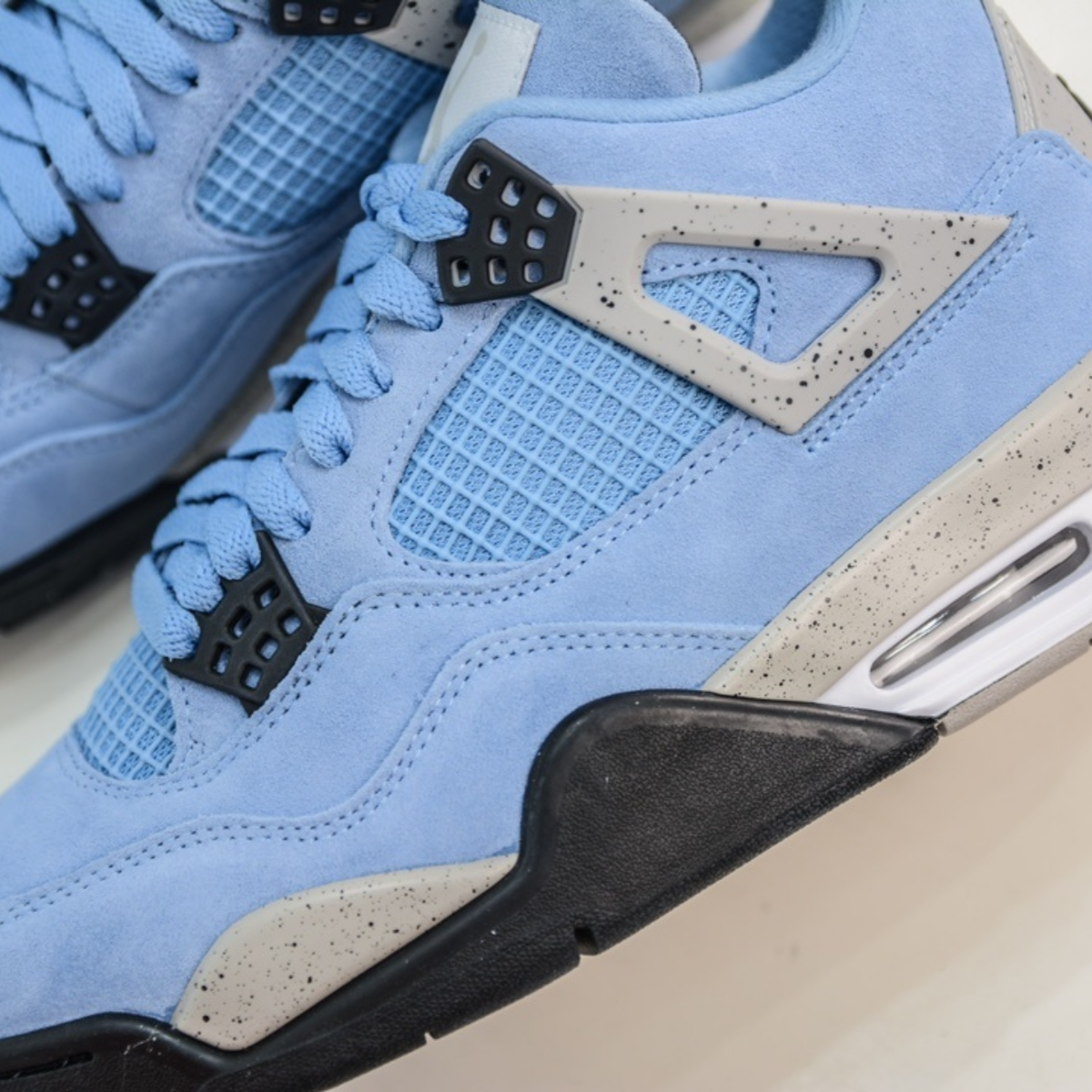 Air Jordan 4 Retro - University Blue
