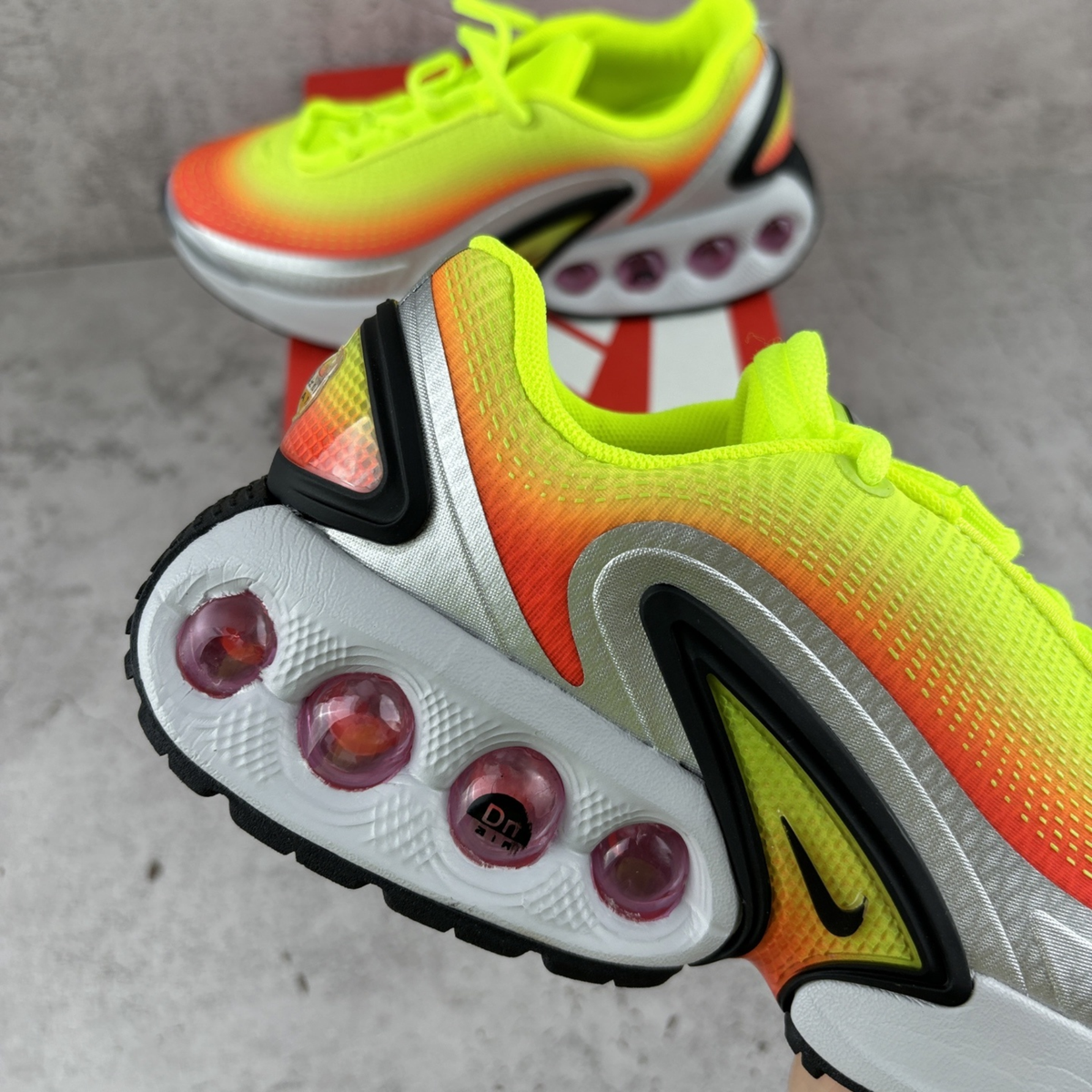 Nike Air Max DN SE - Cyber Bright Crimson