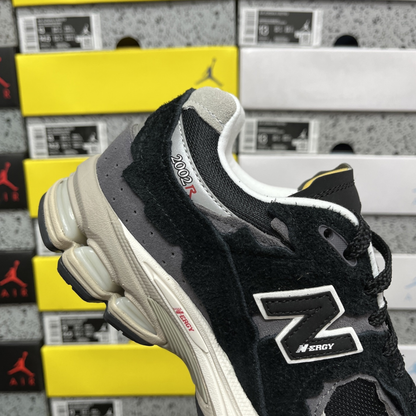 New Balance 2002R - Protection Pack Black Grey