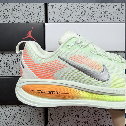Nike Vomero 18 - Barely Green/Hyper Crimson/Barely Volt