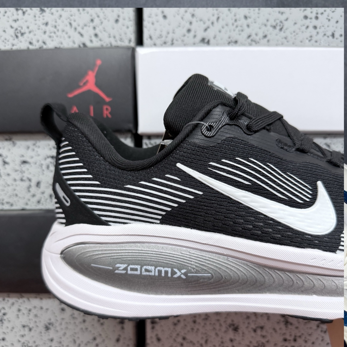 Nike Vomero 18 - Black White