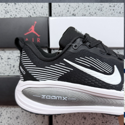 Nike Vomero 18 - Black White