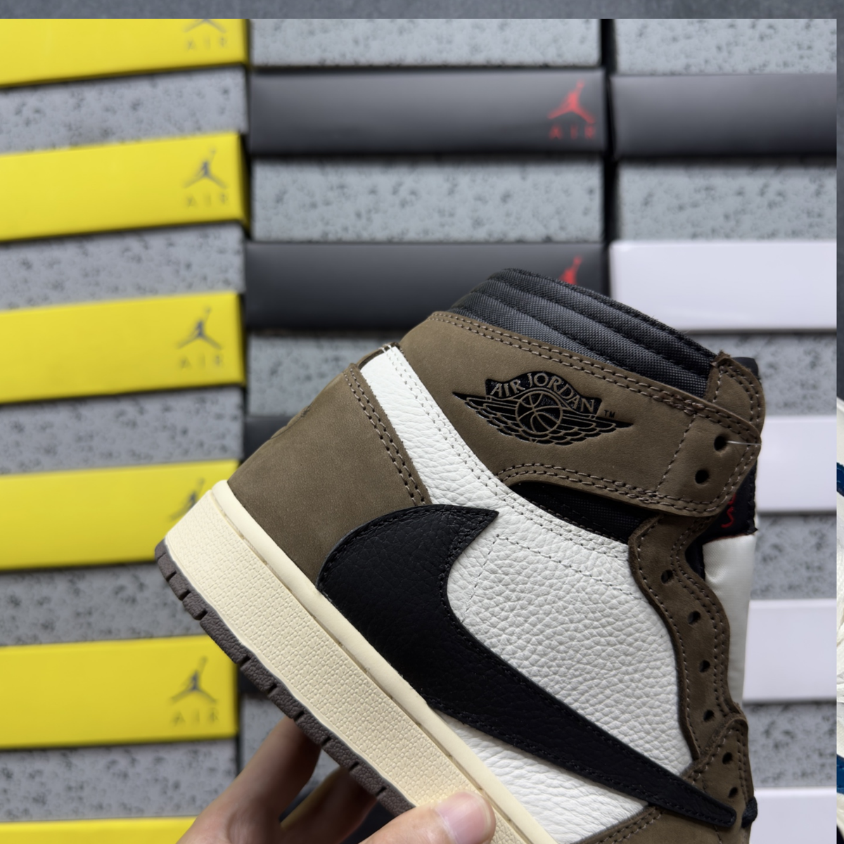 Travis Scott x Air Jordan 1 Retro High OG - Mocha