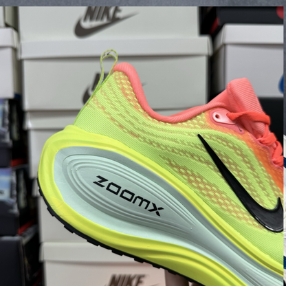 Nike Vomero Plus - Bright Mango