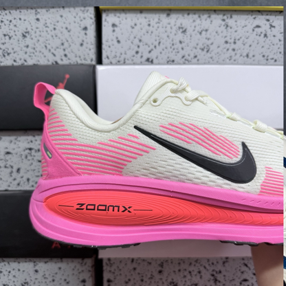 Nike Vomero 18 - Sail Hyper Pink