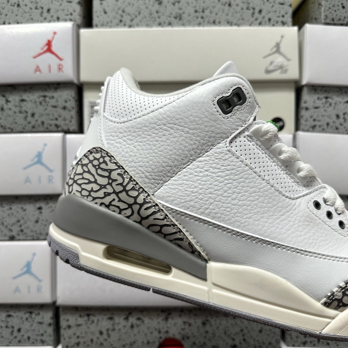 Air Jordan 3 Retro - Sail Cement Grey