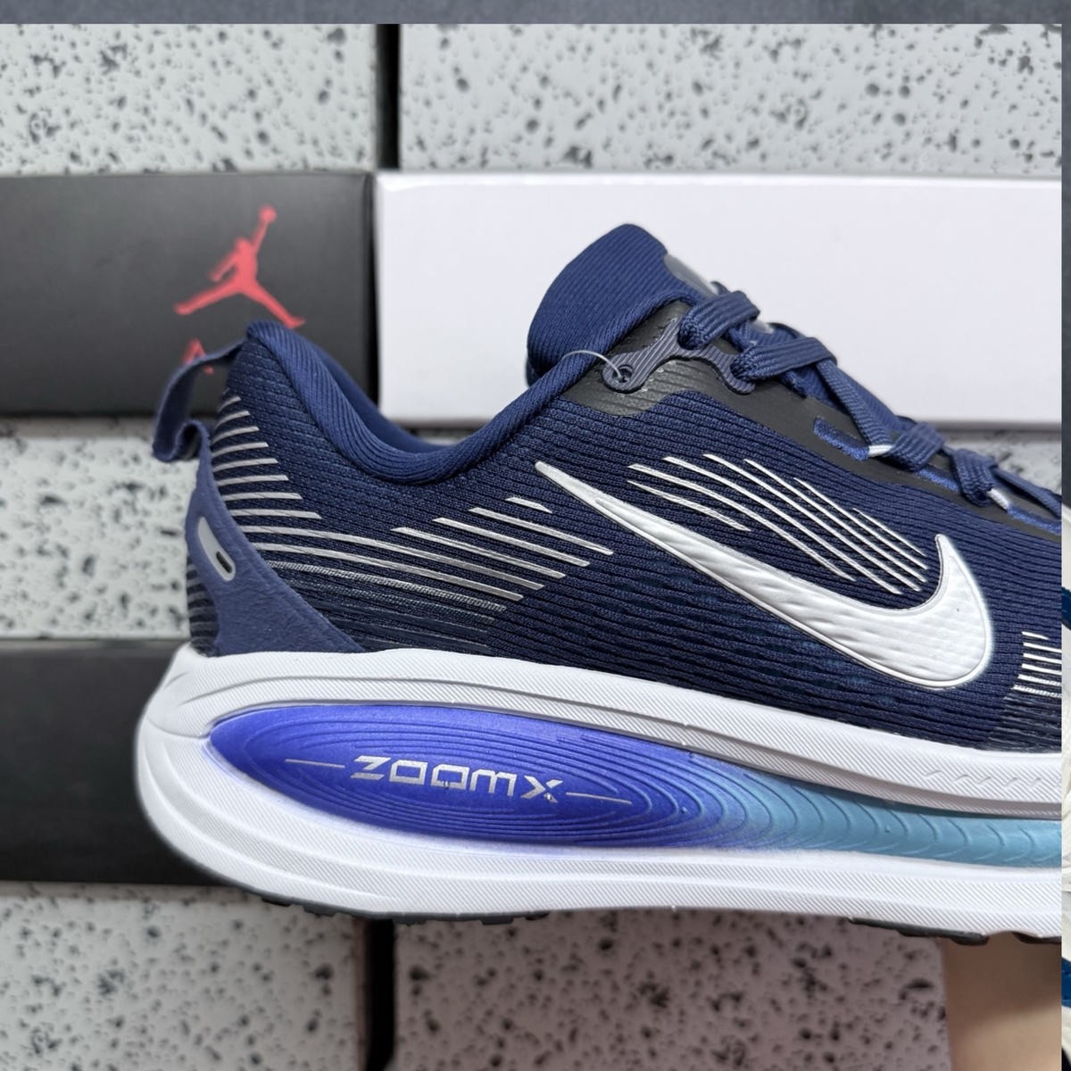 Nike Vomero 18 - Blue Void/Metallic Silver