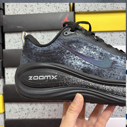 Nike Vomero Plus - Anthracite Oatmeal Volt